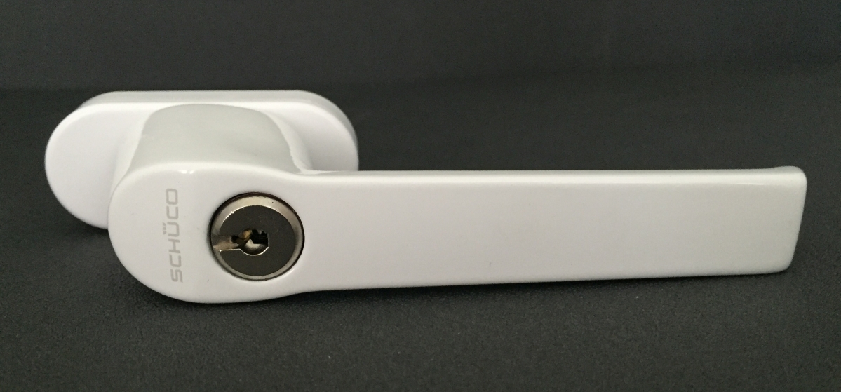 Schüco CT 70 Fenstergriff abschließbar in weiß