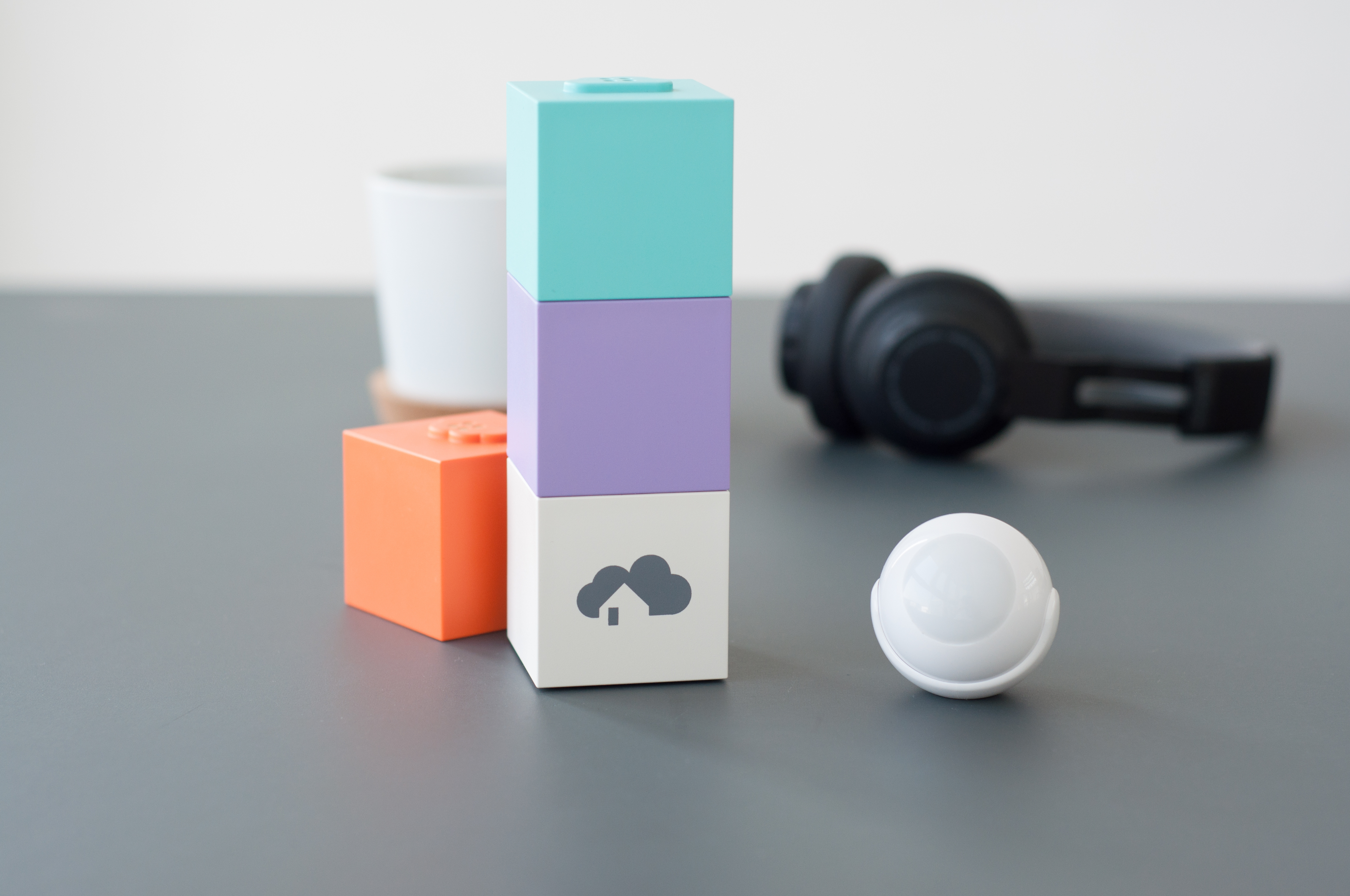 Homee Brain Cube - die Basis für alle ergänzenden Smarthome-Bausteine